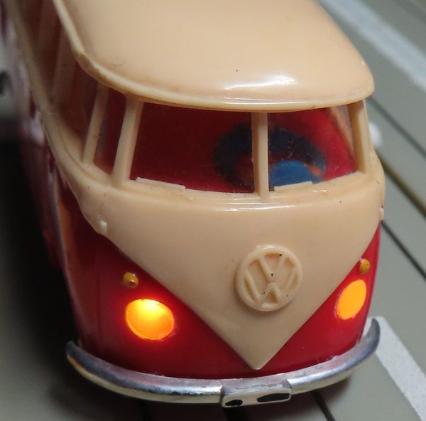 Faller AMS,  Maßstab 1:64 - VW Bulli Krankenwagen mit Blinklicht, 60er Jahre Spielzeug (DEZ654)