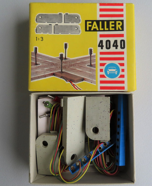 Faller AMS 4040 -- Bodengarnitur für Ampelkreuzung in OVP #DEZ1637