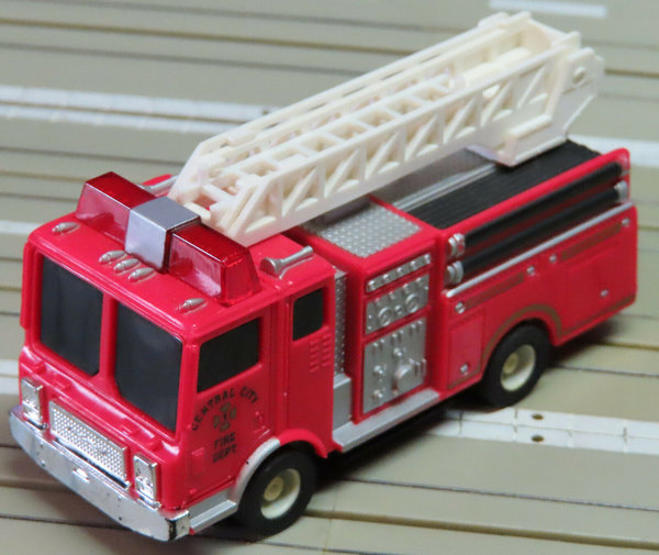 Für H0 Slotcar Racing Modellbahn -- Feuerwehr mit Blinklicht und Glocke (DEZ394)