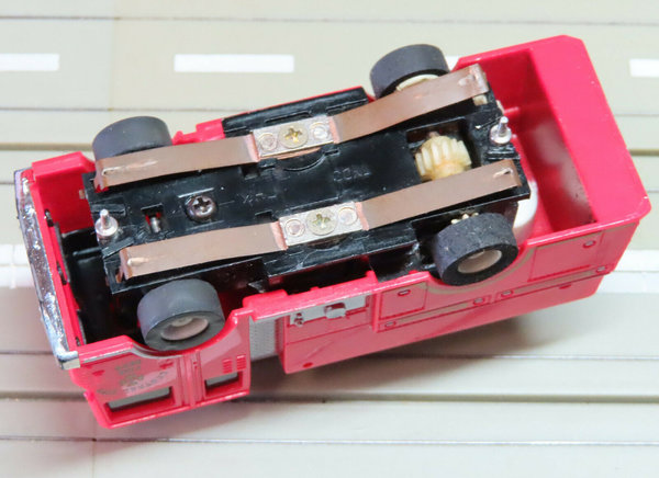 Für H0 Slotcar Racing Modellbahn -- Feuerwehr mit Blinklicht und Glocke (DEZ394)