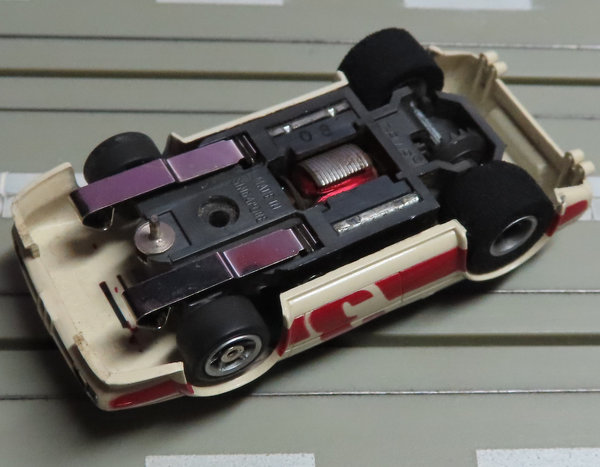 für H0 Slotcar Racing Modellbahn -- BMW M1 mit G-Plus Motor, 70er Jahre Spielzeug (DEZ1499)