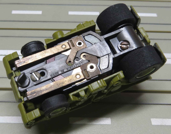 für H0 Slotcar Racing Modellbahn -- Panzer mit AFX MT Chassis #EBS645