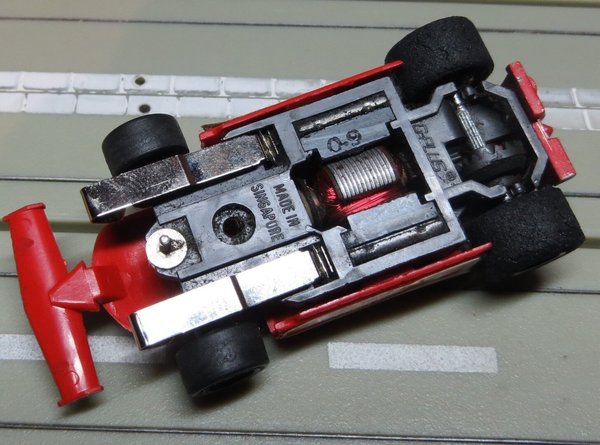 Für H0 Slotcar Racing Modellbahn --- Formel 1 Ferrari mit Tyco Motor (DEZ384)