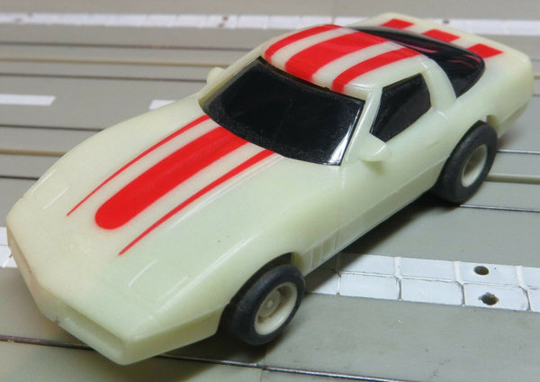 für H0 Slotcar Racing Modellbahn -- Corvette mit Tyco Chassis (EBS33)