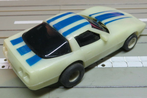 für H0 Slotcar Racing Modellbahn -- Corvette mit Tyco Chassis (EBS34)