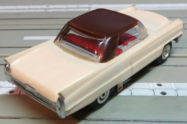 Faller AMS 4856 -- Cadillac Coupe mit Flachankermotor, 60er Jahre Spielzeug (RPS111)