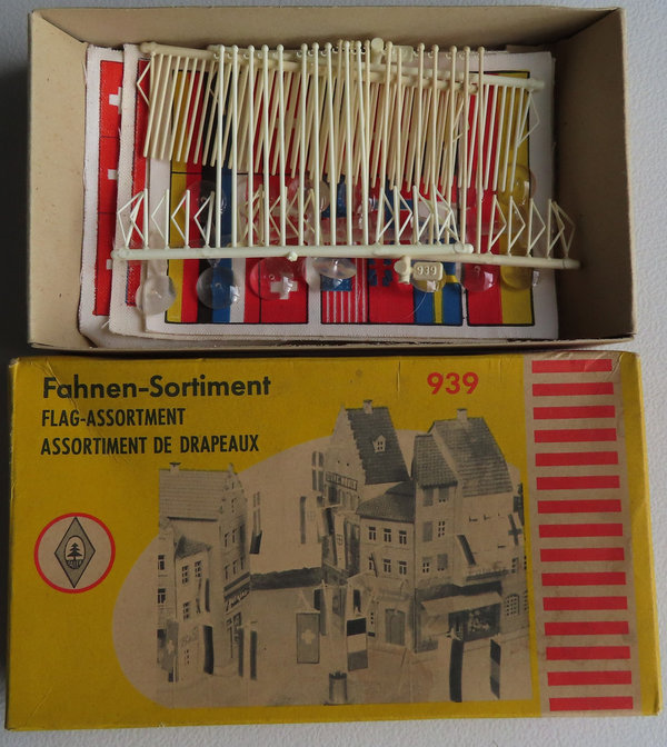 Faller AMS 939 -- Fahnen in OVP, 60er Jahre Spielzeug (DEZ751)