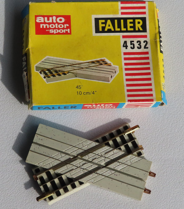 Faller AMS 4532 -- Schiene kreuzt Straße in OVP, 60er Jahre Spielzeug (DEZ770)