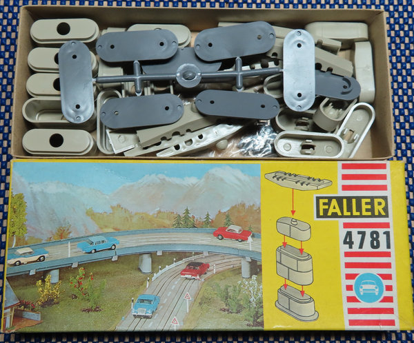 Faller AMS 4781 -- Fahrbahnstützen in OVP, 60er Jahre Spielzeug (DEZ1470)