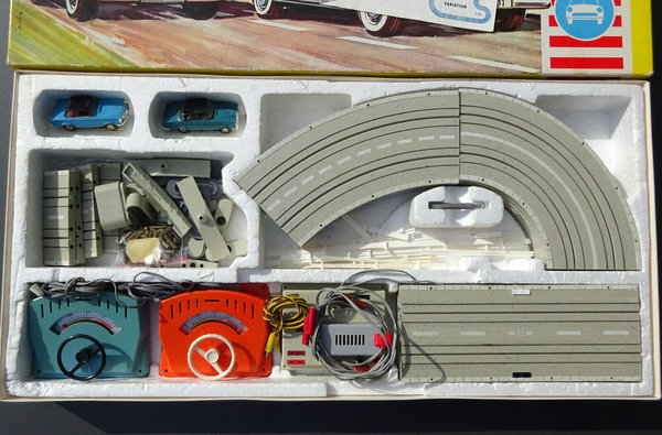 Faller 4002 -- Grundpackung mit 2 Mercedes, 60er Jahre Spielzeug (DBW264)