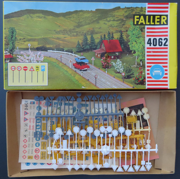 Faller AMS  4062 -- Verkehrszeichen in OVP, 60er Jahre Spielzeug (BNL1387)