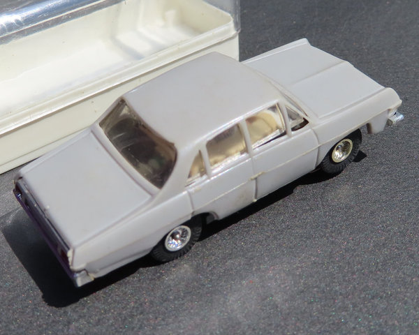 Faller AMS 4832 -- Opel Diplomat mit Blockmotor, 60er Jahre Spielzeug, Maßstab 1:64 H0 (BNL1402)