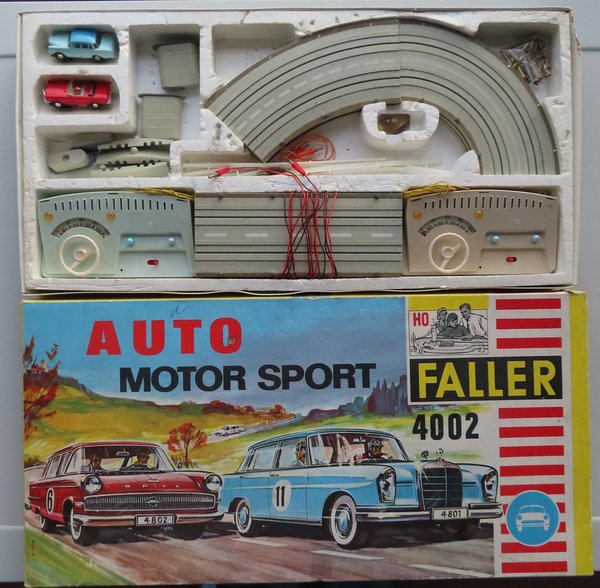 Faller 4002 ~~ Komplettpackung  mit  Mercedes 230 und 220, 60er Jahre #DEZ2542