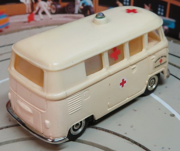 Faller AMS,  Maßstab 1:64 - VW Bulli Krankenwagen mit Blinklicht, 60er Jahre Spielzeug (DBW274)
