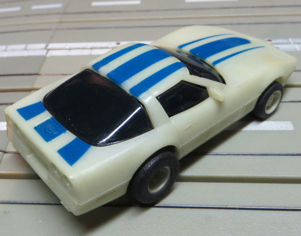 für H0 Slotcar Racing Modellbahn -- Corvette mit Tyco Chassis (EBS402)