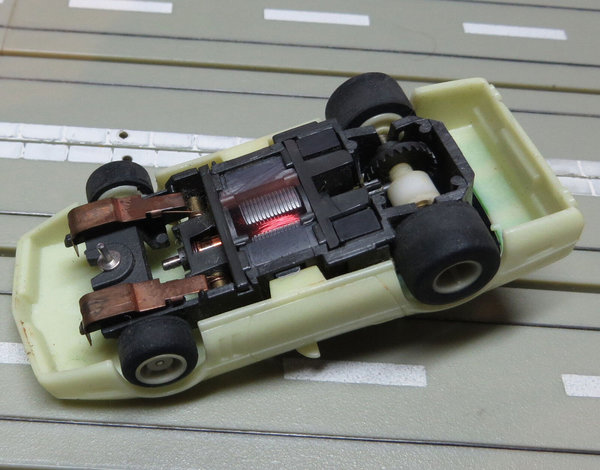 für H0 Slotcar Racing Modellbahn -- Corvette mit Tyco Chassis (EBS403)