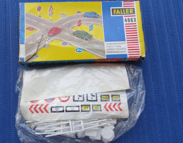Faller AMS 4063 ~~ Verkehrszeichen-Set in OVP, 60er Jahre Spielzeug